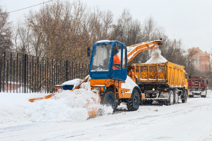 С дорог и улиц Химок вывезли почти 2 тысячи тонн снега