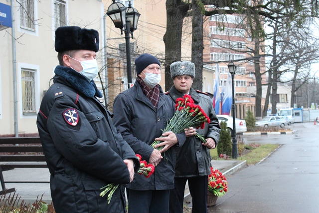 В Химкинском отделении УМВД России почтили память сотрудников органов внутренних дел, погибших при исполнении служебных обязанностей